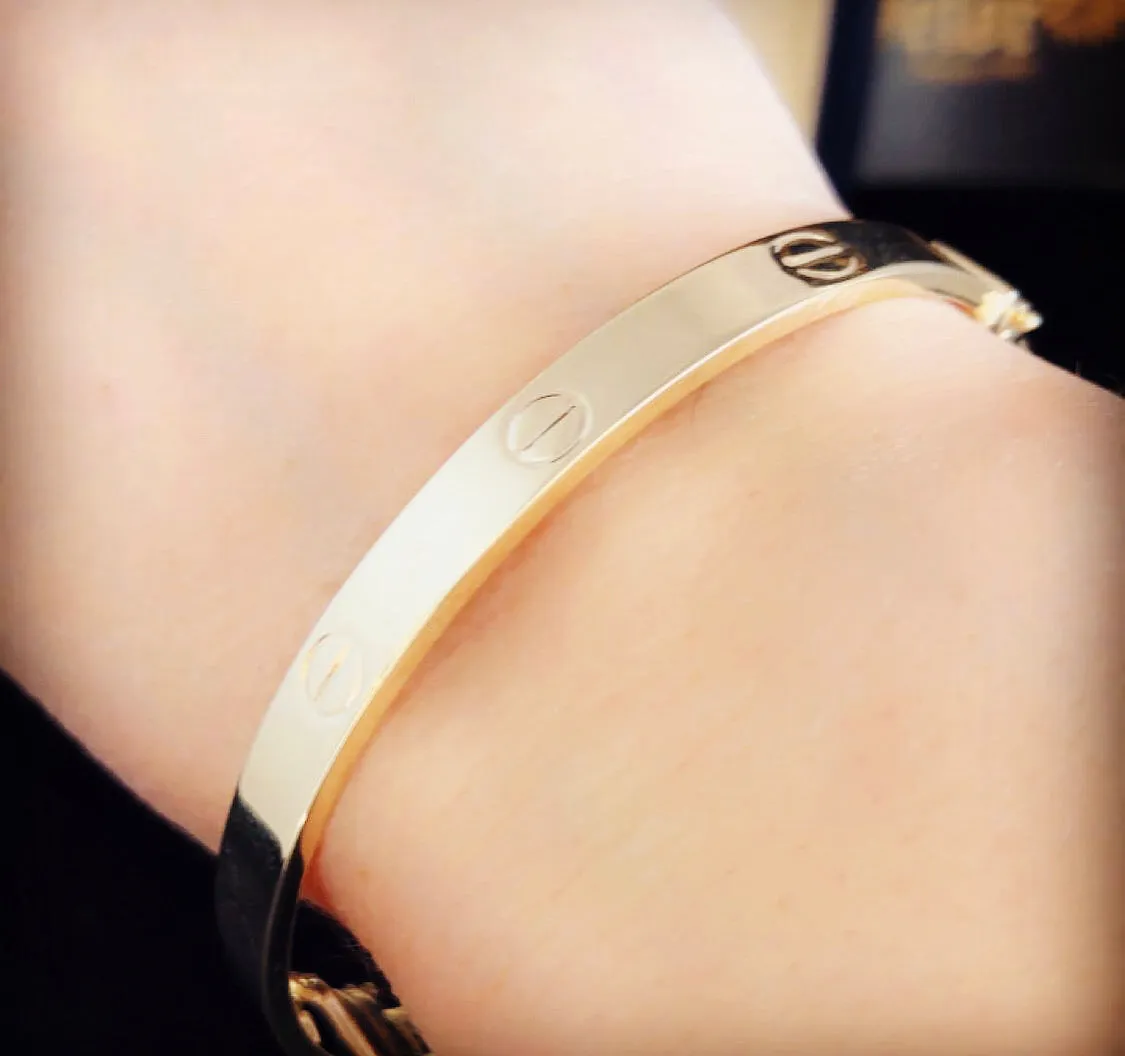 Love connection bangle WB047